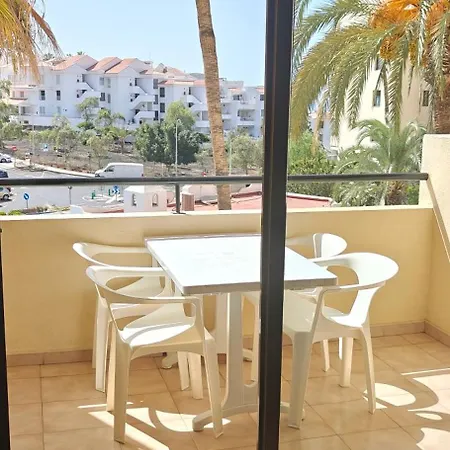 With Pool View - Castle Harbour Cristianos Lejlighed *